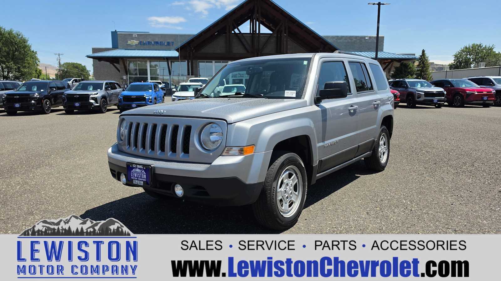 2017 Jeep Patriot Sport 4x4 in Silver — front three-quarter view