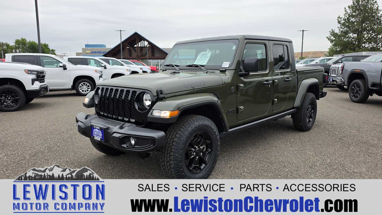2022 Jeep Gladiator Willys 4x4 in Green — front three-quarter view