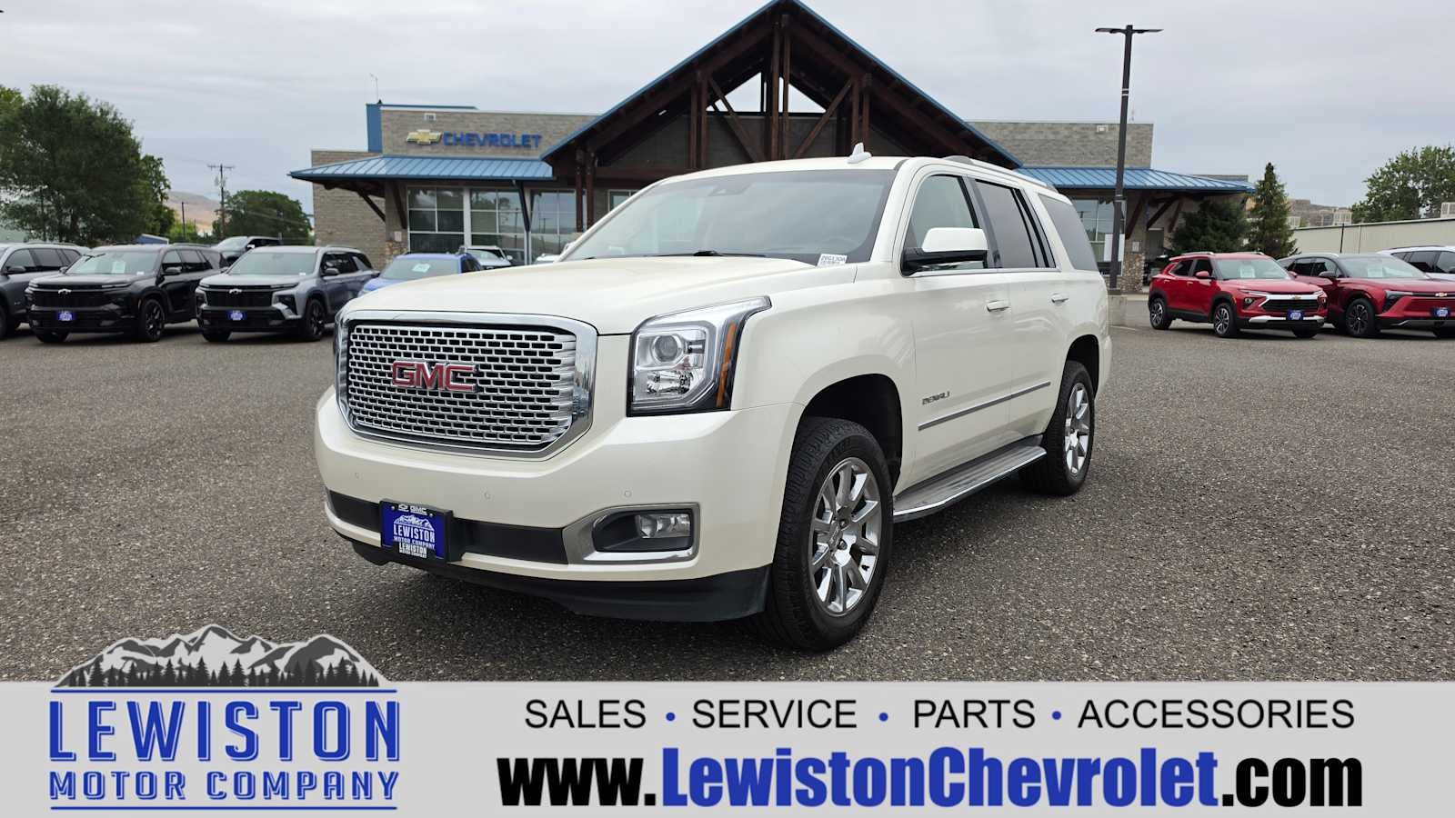 2015 GMC Yukon Denali in White Diamond Tricoat — front three-quarter view