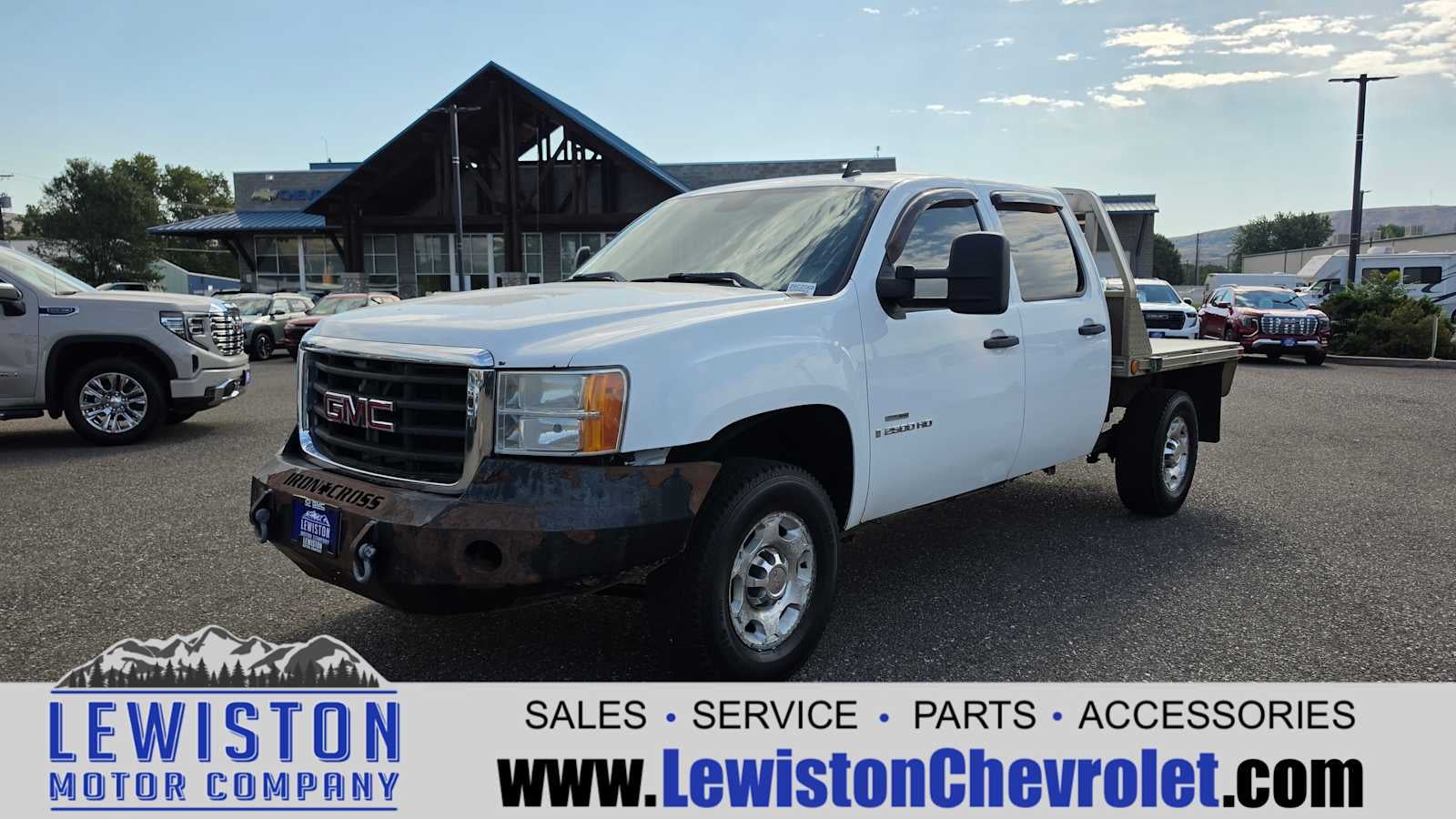 2009 GMC Sierra 2500 HD SLE in Summit White — front three-quarter view