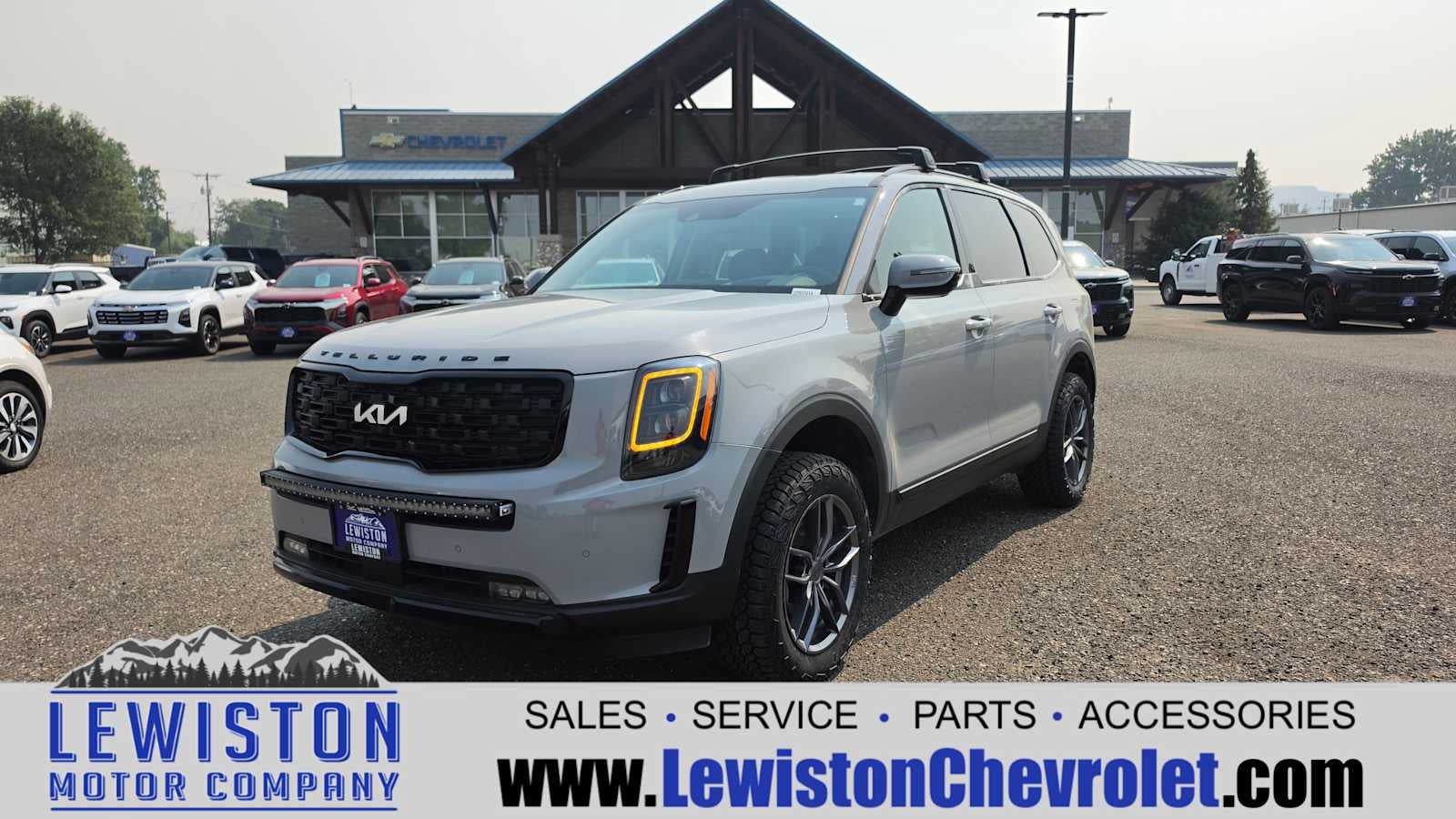 2022 Kia Telluride SX in Gray — front three-quarter view